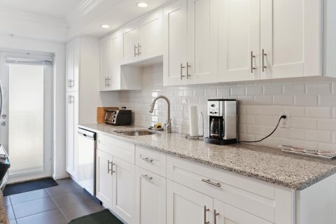 Condo in Highland Beach, Florida, 2 bedrooms  № 2190840 - photo 13