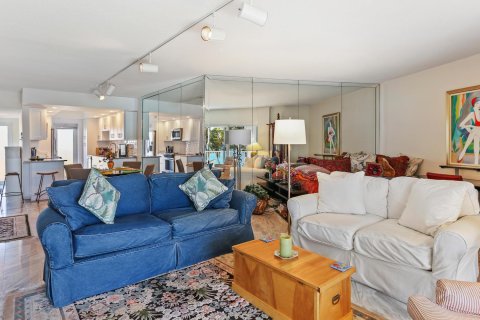Condo in Highland Beach, Florida, 2 bedrooms  № 2190840 - photo 12