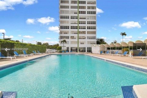 Copropriété à vendre à North Miami, Floride: 2 chambres, 121.14 m2 № 2154645 - photo 20