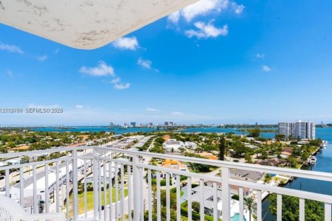 Copropriété à vendre à North Miami, Floride: 2 chambres, 121.14 m2 № 2154645 - photo 5