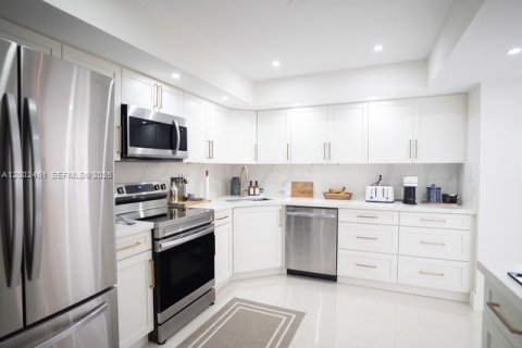 Copropriété à vendre à North Miami, Floride: 2 chambres, 121.14 m2 № 2154645 - photo 9