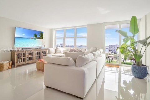 Copropriété à vendre à North Miami, Floride: 2 chambres, 121.14 m2 № 2154645 - photo 3