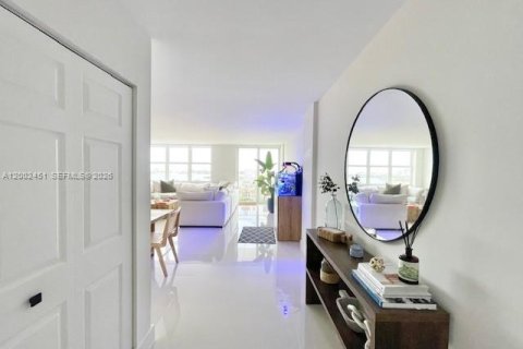Copropriété à vendre à North Miami, Floride: 2 chambres, 121.14 m2 № 2154645 - photo 8