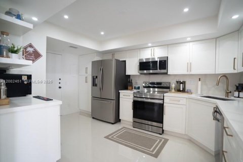 Copropriété à vendre à North Miami, Floride: 2 chambres, 121.14 m2 № 2154645 - photo 10