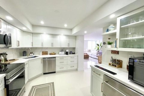 Copropriété à vendre à North Miami, Floride: 2 chambres, 121.14 m2 № 2154645 - photo 11