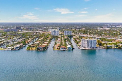 Copropriété à vendre à North Miami, Floride: 2 chambres, 121.14 m2 № 2154645 - photo 7