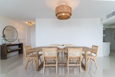 Copropriété à vendre à North Miami, Floride: 2 chambres, 121.14 m2 № 2154645 - photo 12