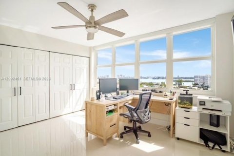 Copropriété à vendre à North Miami, Floride: 2 chambres, 121.14 m2 № 2154645 - photo 16
