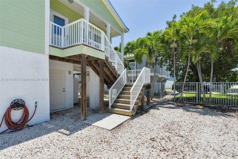 House in Islamorada, Village of Islands, Florida 3 bedrooms, 118.73 sq.m. № 2055059 - photo 3