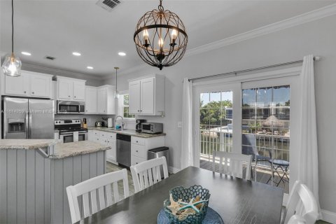 House in Islamorada, Village of Islands, Florida 3 bedrooms, 118.73 sq.m. № 2055059 - photo 7