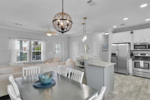 House in Islamorada, Village of Islands, Florida 3 bedrooms, 118.73 sq.m. № 2055059 - photo 6