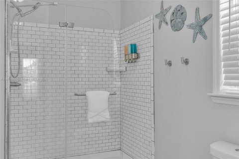 House in Islamorada, Village of Islands, Florida 3 bedrooms, 118.73 sq.m. № 2055059 - photo 15