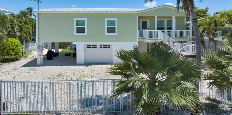 House in Islamorada, Village of Islands, Florida 3 bedrooms, 118.73 sq.m. № 2055059