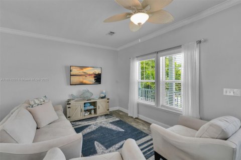 House in Islamorada, Village of Islands, Florida 3 bedrooms, 118.73 sq.m. № 2055059 - photo 5