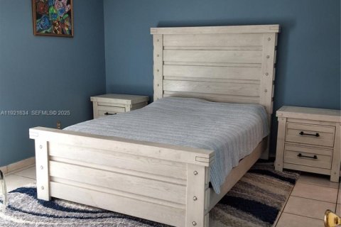 Commercial property in Miami, Florida 1 bedroom, 131.92 sq.m. № 2019041 - photo 8