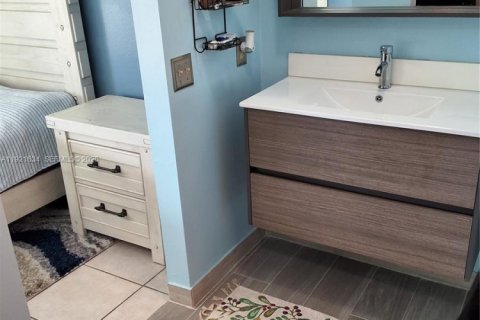 Commercial property in Miami, Florida 1 bedroom, 131.92 sq.m. № 2019041 - photo 12