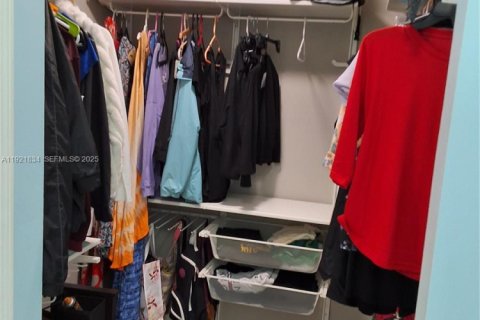 Commercial property in Miami, Florida 1 bedroom, 131.92 sq.m. № 2019041 - photo 10