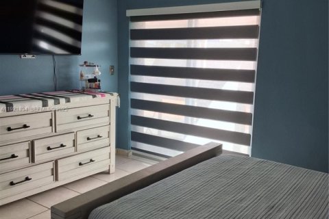 Commercial property in Miami, Florida 1 bedroom, 131.92 sq.m. № 2019041 - photo 7