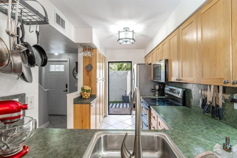 Townhouse in Fort Lauderdale, Florida 2 bedrooms, 91.04 sq.m. № 2086355 - photo 15