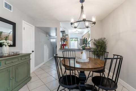 Townhouse in Fort Lauderdale, Florida 2 bedrooms, 91.04 sq.m. № 2086355 - photo 11