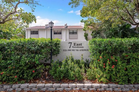 Townhouse in Fort Lauderdale, Florida 2 bedrooms, 91.04 sq.m. № 2086355 - photo 3