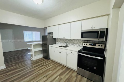 Apartment in Miami, Florida 1 bedroom № 1930829 - photo 1