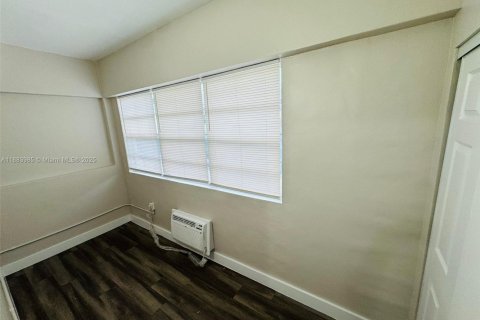 Apartment in Miami, Florida 1 bedroom № 1930829 - photo 2