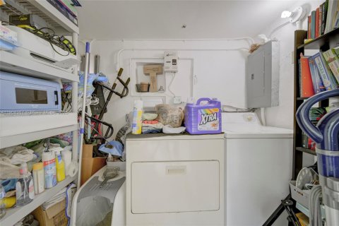 Снять в аренду виллу или дом в Мирамар, Флорида 2 спальни, 91.6м2, № 1967895 - фото 16