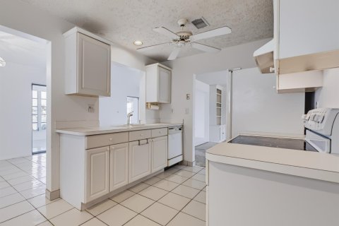 Villa ou maison à vendre à Boynton Beach, Floride: 2 chambres, 132.66 m2 № 2431505 - photo 19