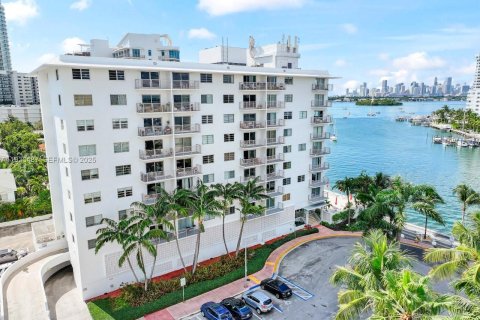 Copropriété à vendre à Miami Beach, Floride: 1 chambre, 72.84 m2 № 1989214 - photo 18