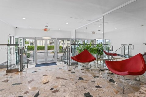 Copropriété à vendre à Miami Beach, Floride: 1 chambre, 72.84 m2 № 1989214 - photo 16