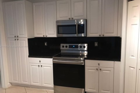Townhouse in Doral, Florida 3 bedrooms, 194.91 sq.m. № 1485995 - photo 4