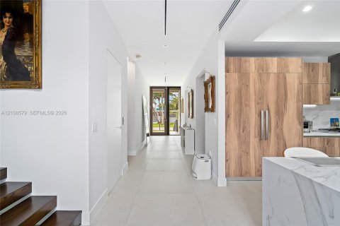 House in Sunny Isles Beach, Florida 5 bedrooms, 351.08 sq.m. № 2421991 - photo 9