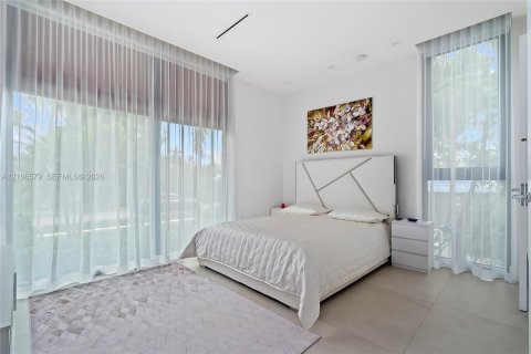 House in Sunny Isles Beach, Florida 5 bedrooms, 351.08 sq.m. № 2421991 - photo 18