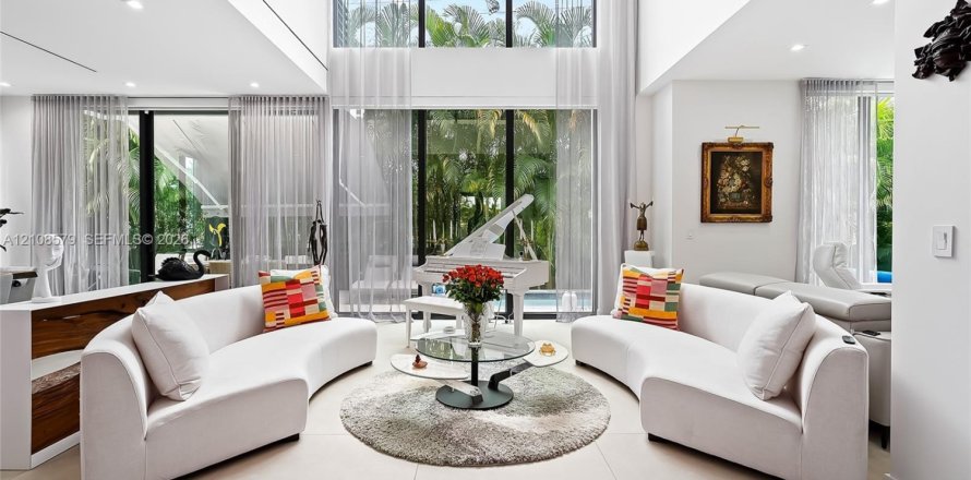 House in Sunny Isles Beach, Florida 5 bedrooms, 351.08 sq.m. № 2421991