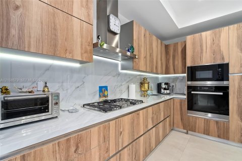 House in Sunny Isles Beach, Florida 5 bedrooms, 351.08 sq.m. № 2421991 - photo 15