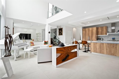 House in Sunny Isles Beach, Florida 5 bedrooms, 351.08 sq.m. № 2421991 - photo 6
