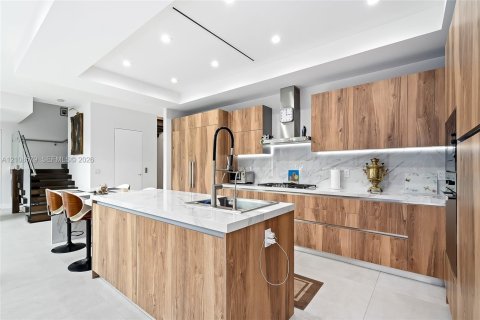 House in Sunny Isles Beach, Florida 5 bedrooms, 351.08 sq.m. № 2421991 - photo 14