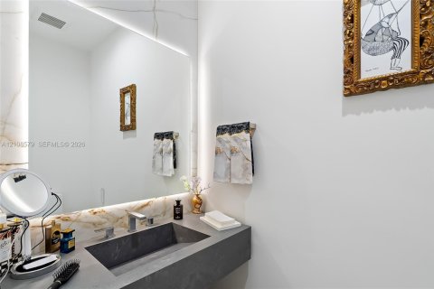 House in Sunny Isles Beach, Florida 5 bedrooms, 351.08 sq.m. № 2421991 - photo 28