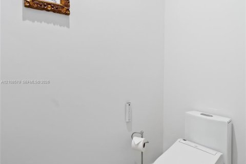 House in Sunny Isles Beach, Florida 5 bedrooms, 351.08 sq.m. № 2421991 - photo 26