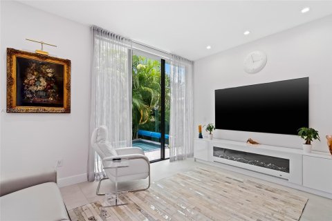 House in Sunny Isles Beach, Florida 5 bedrooms, 351.08 sq.m. № 2421991 - photo 10
