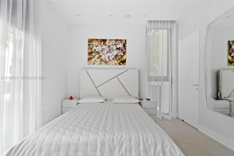 House in Sunny Isles Beach, Florida 5 bedrooms, 351.08 sq.m. № 2421991 - photo 19