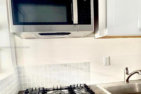 Купить кондоминиум в Майами-Бич, Флорида 37.16м2, № 2007420 - фото 5