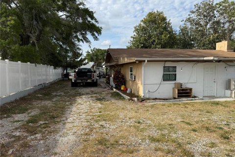 Commercial property in Tampa, Florida 118.17 sq.m. № 2093645 - photo 6