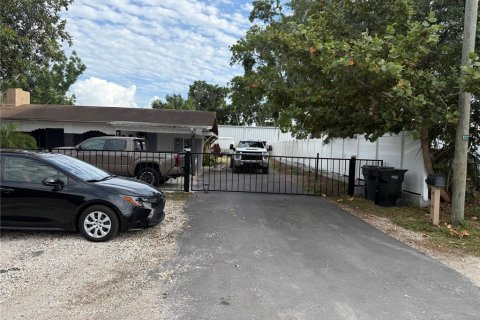 Commercial property in Tampa, Florida 118.17 sq.m. № 2093645