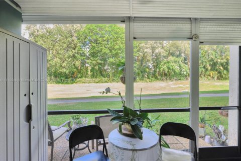 Condo in Pembroke Pines, Florida, 1 bedroom  № 1868397 - photo 15