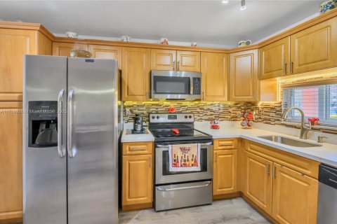 Condo in Pembroke Pines, Florida, 1 bedroom  № 1868397 - photo 6