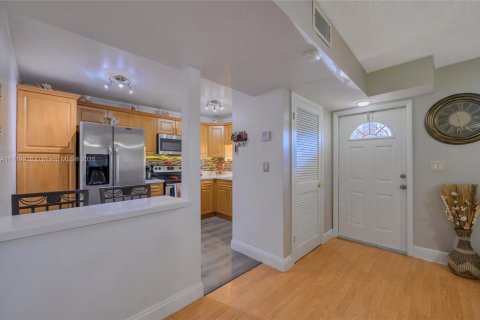 Condo in Pembroke Pines, Florida, 1 bedroom  № 1868397 - photo 5
