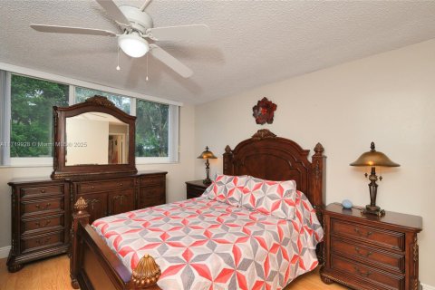 Condo in Pembroke Pines, Florida, 1 bedroom  № 1868397 - photo 12