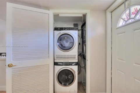 Condo in Pembroke Pines, Florida, 1 bedroom  № 1868397 - photo 17